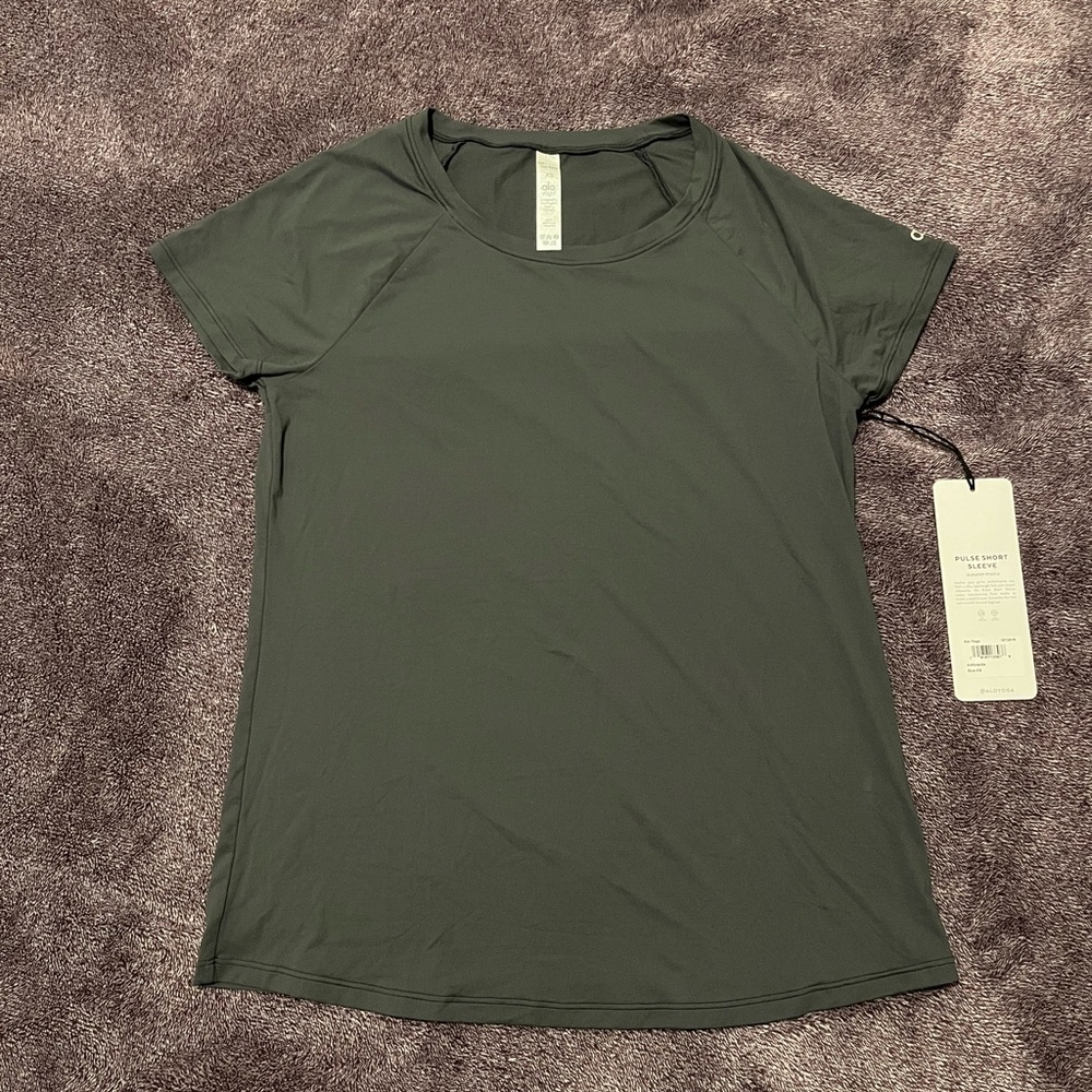 Alo yoga pulse short sleeve gray shirt